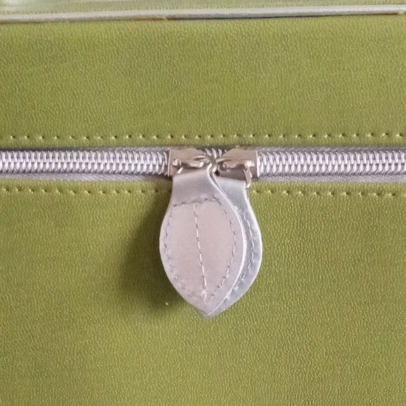 Tahitian Noni Olive Green Travel Bag - Picture 10 of 16